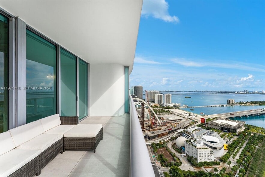 Building Photo - 900 Biscayne