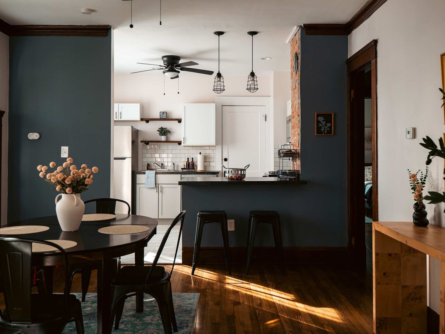 Building Photo - 10619 Bernard Ave