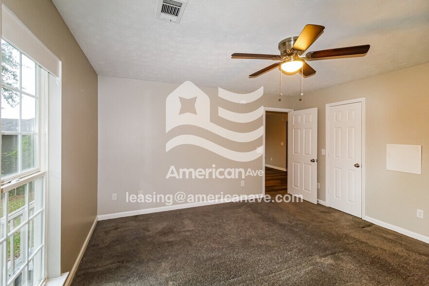 Building Photo - 751 Parkhill Dr