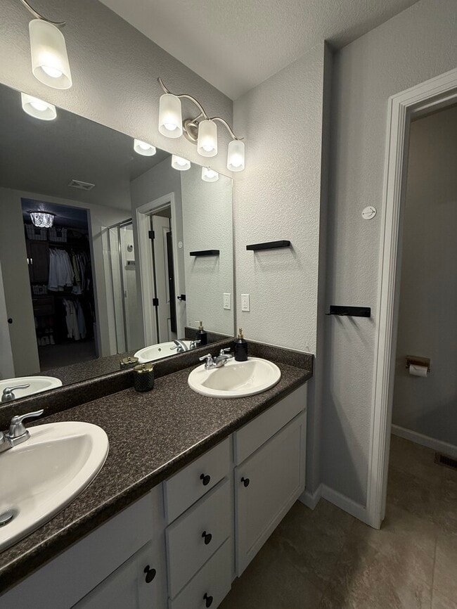 Building Photo - 3 Bed/2.5 Bath Home with Garage / Available Soon / Special Offer