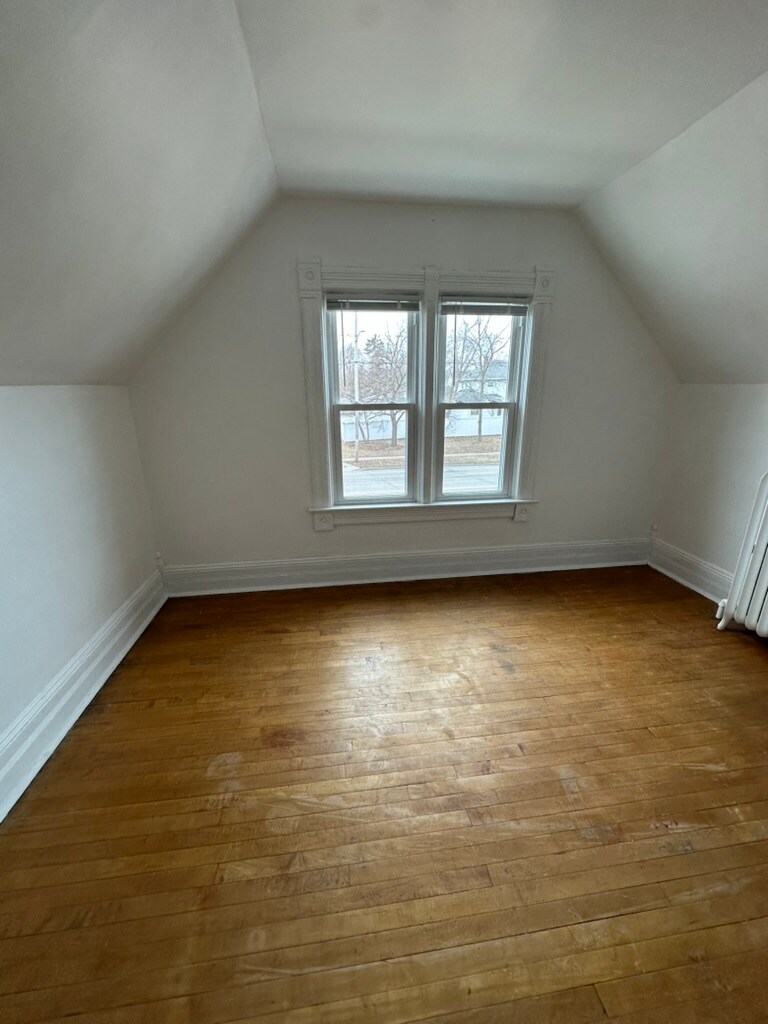 bed 3 with large walk in closet - 510 Mather St