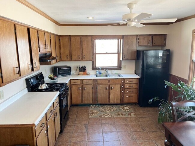 Building Photo - 3 Bedroom Home in South Burlington VT Available 5/1 or anytime in April!