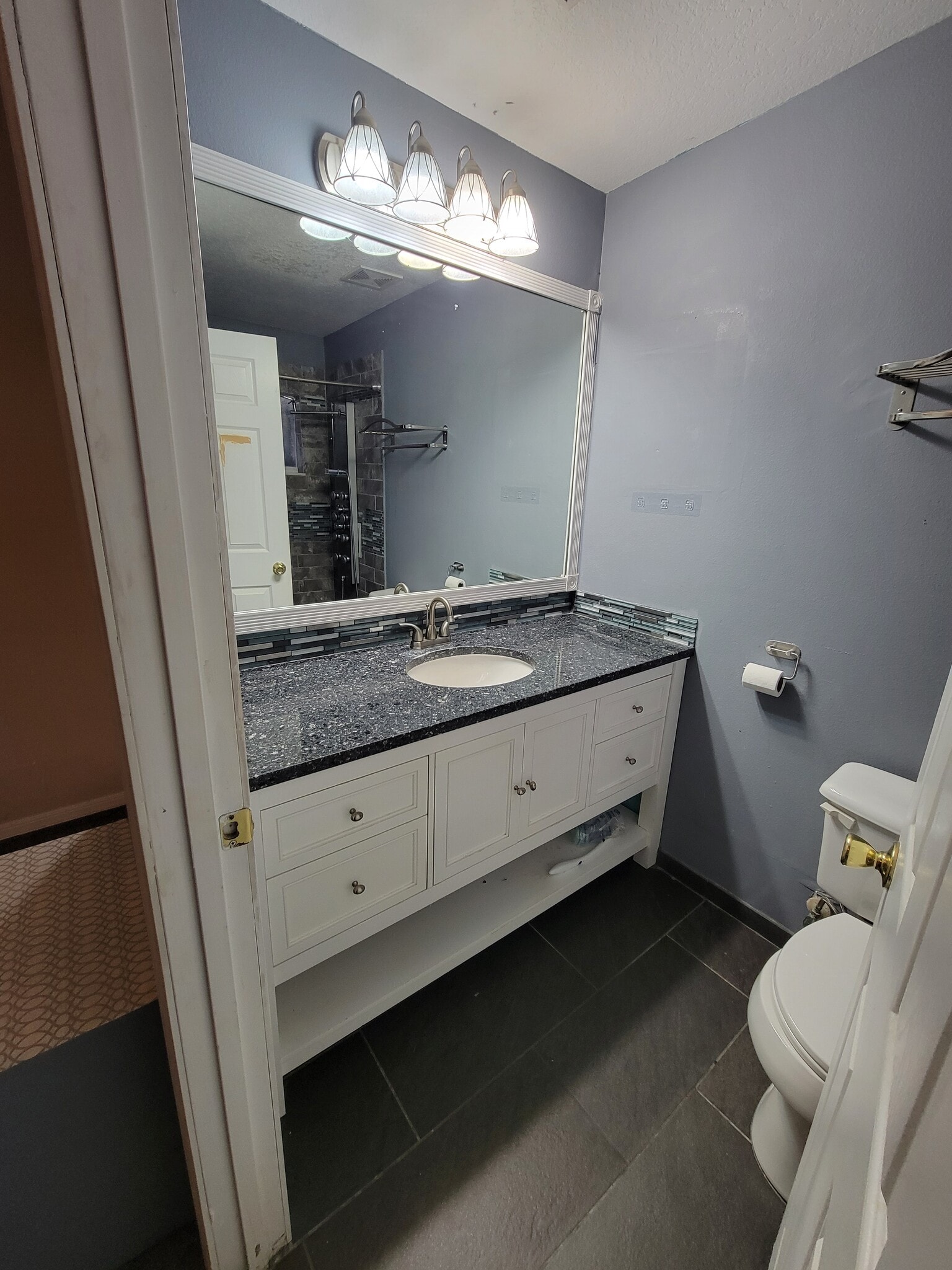 Building Photo - 2038 Blackston Ave