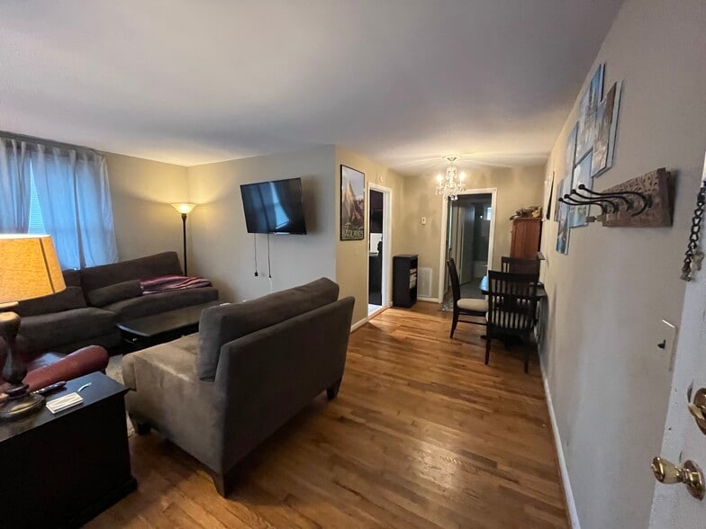 Building Photo - 3003 Oakland Ave