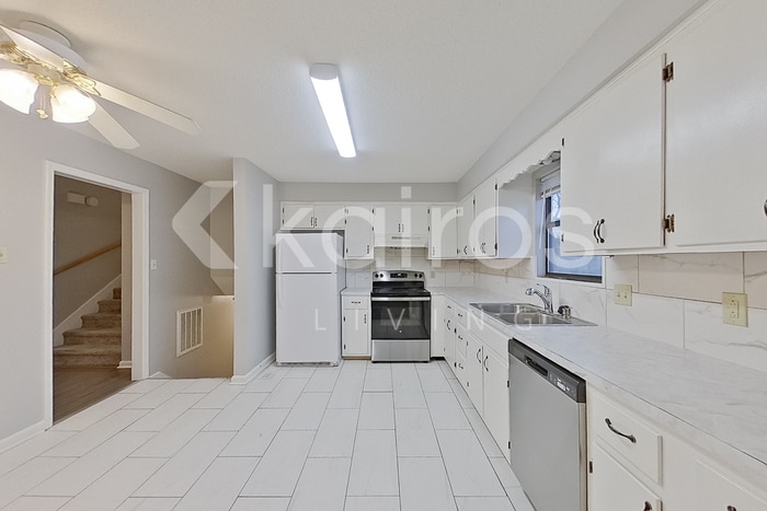 Building Photo - 5721 Old Hickory Rd