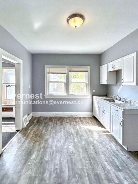 Building Photo - 3378 E 135th St