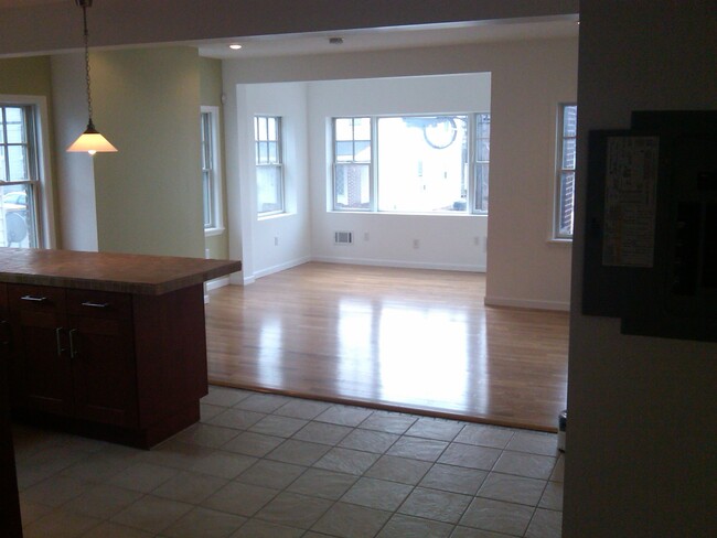 living room - 909 West St