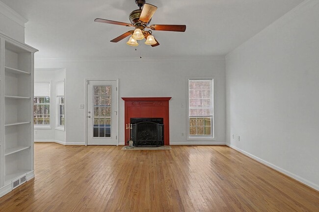 Building Photo - Carolina Lakes!