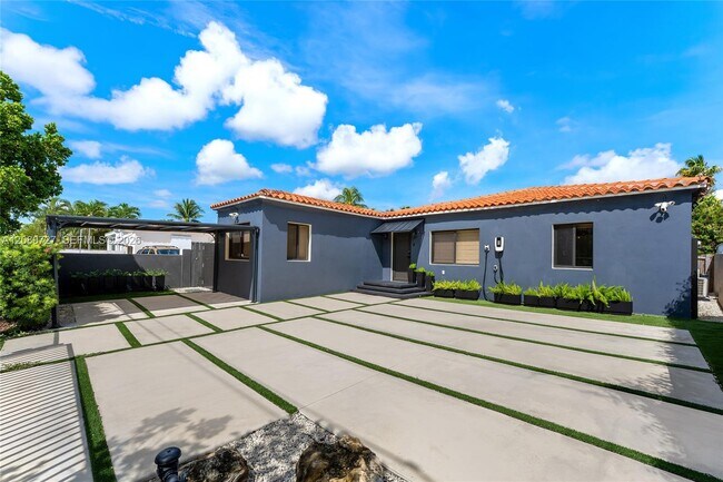 Building Photo - 925 Stillwater Dr