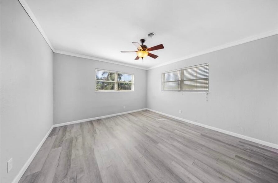 Building Photo - 2591 NE 55th Ct