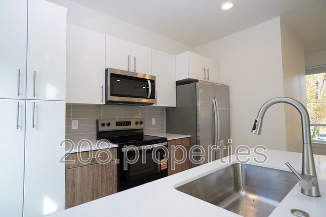 Building Photo - 4614 N Iota Ln