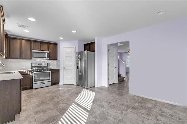 Building Photo - 440 Star Thistle St