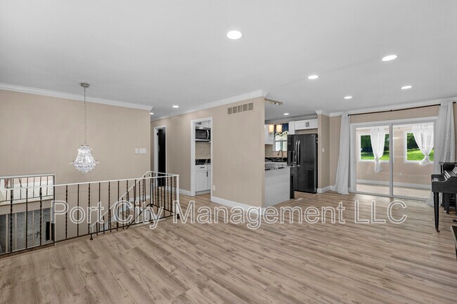Building Photo - 2431 Clydesdale Rd