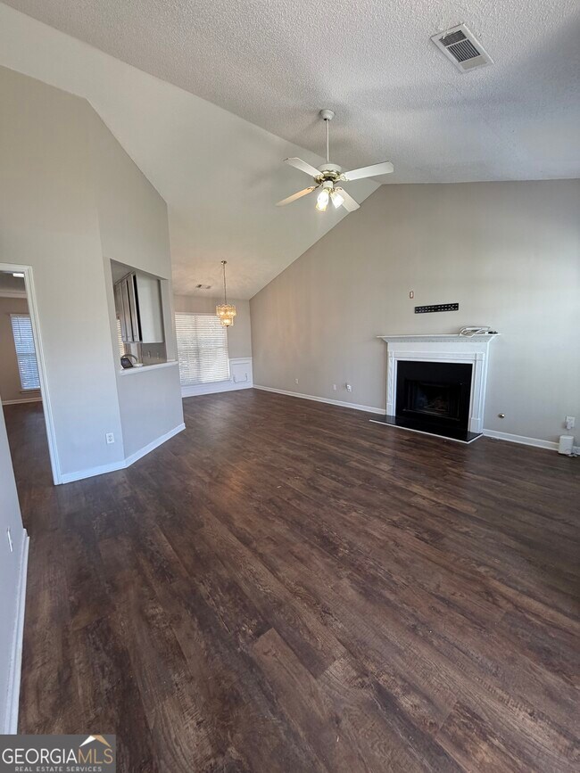 Building Photo - 3020 Meadow Glen Pass