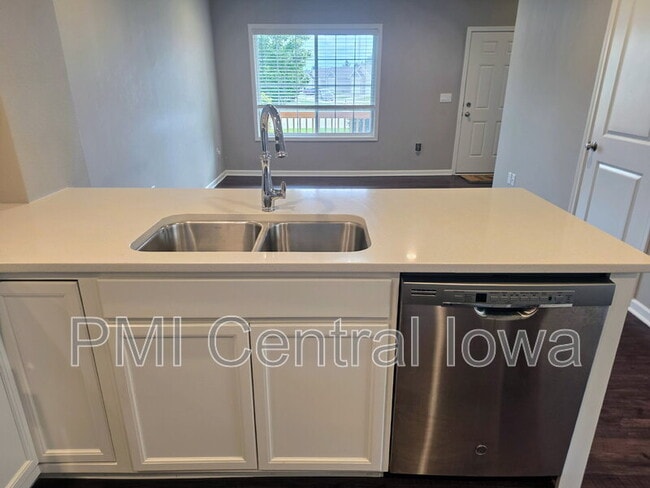 Building Photo - 2316 Hazeltine Pl