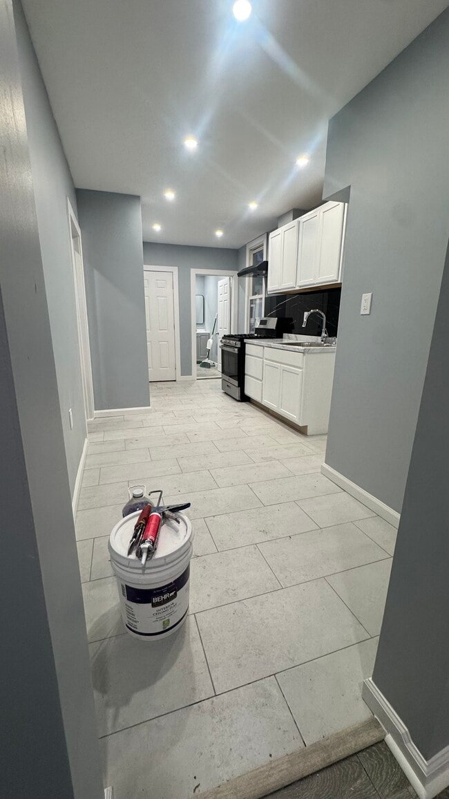 Building Photo - 356 S 19th St