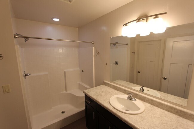 Building Photo - 3BR Home in Mountainaire | Open Layout + Fenced Yard