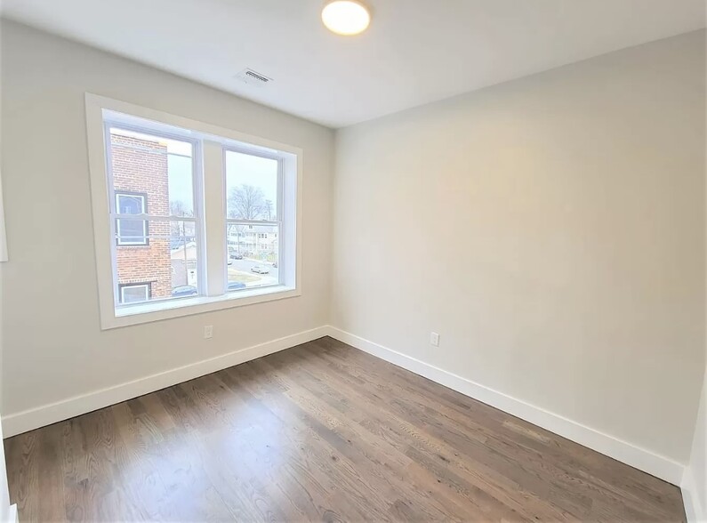 535 Hawthorne Ave 303 - 540 Hawthorne Ave