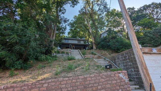 Building Photo - East End home near hospital, restaurants, ...