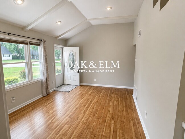 Building Photo - Welcome to this beautifully updated 4 bedrooms, 2 full bath, 1400 Square feet home
