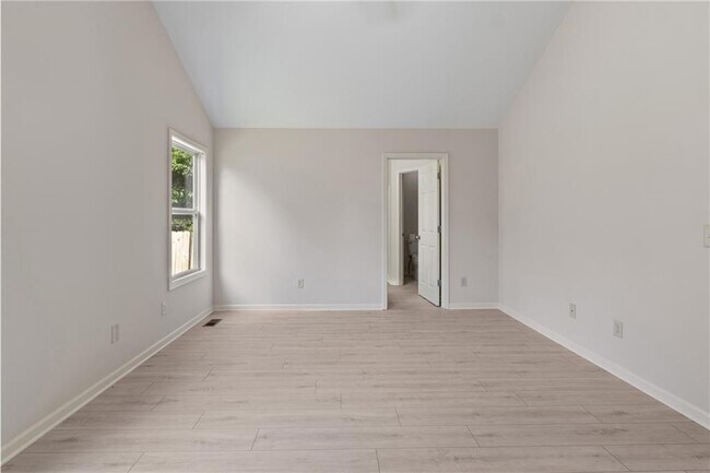 Building Photo - 52 Chimney Springs Dr SW