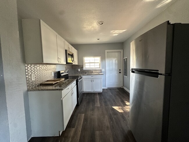 Building Photo - 3136 17th Ave S