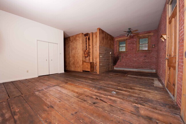 Building Photo - 613 Cherry Aly