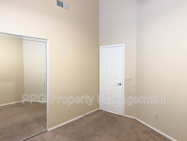 Building Photo - 5517 W Aster Dr