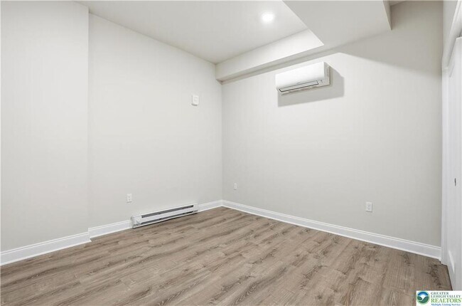 Building Photo - 109 S Centre St