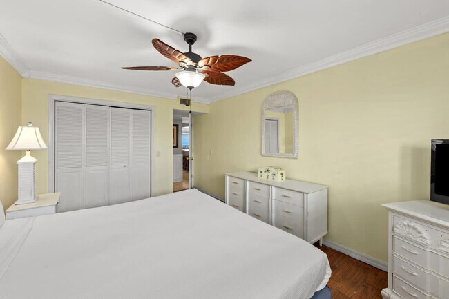 Building Photo - 8743 Thomas Dr