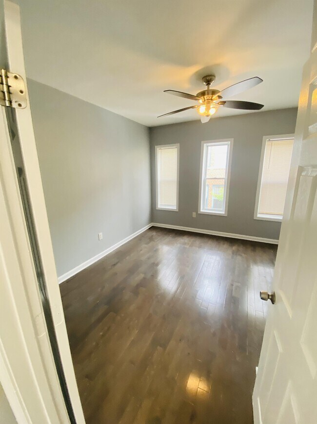 Building Photo - 1304 Sargeant St