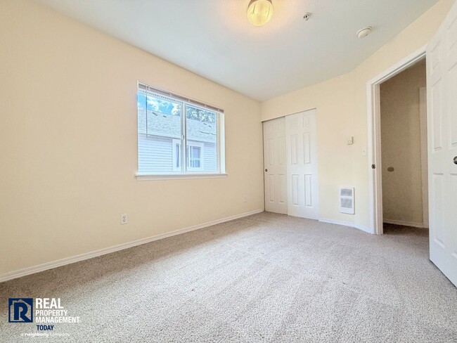 Building Photo - Spacious 4-Bedroom Townhome in Alicia Meadows | Garage, Patio & Pet Friendly