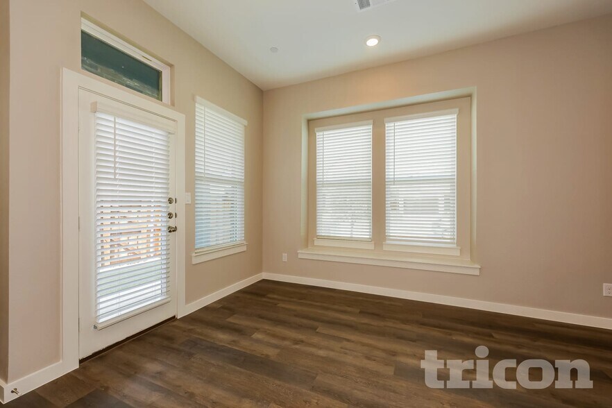 Building Photo - 3019 Whitetail Ln