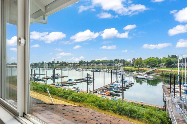 Building Photo - 540 N Hayden Bay Dr