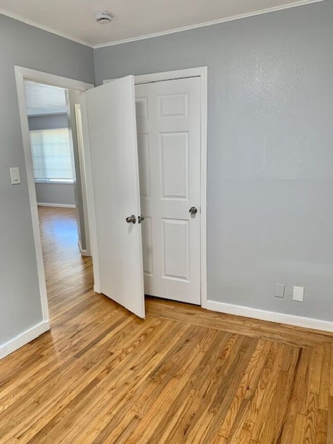 Building Photo - Great 3 bed 1.5 bath House with Garage in ...