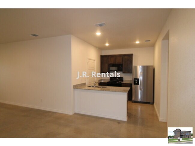 Building Photo - 106 Lost Trl