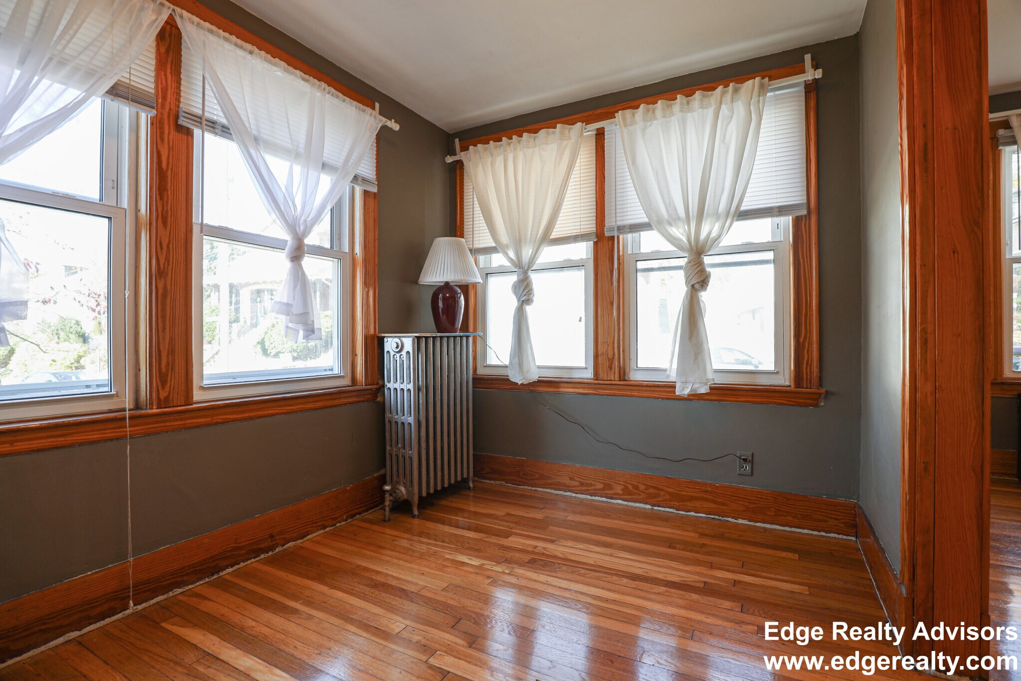 Building Photo - 27 South Crescent Circuit