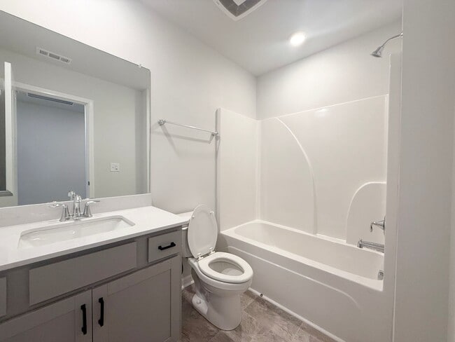 Building Photo - Newly Built 3 Bedroom Home - Baxter