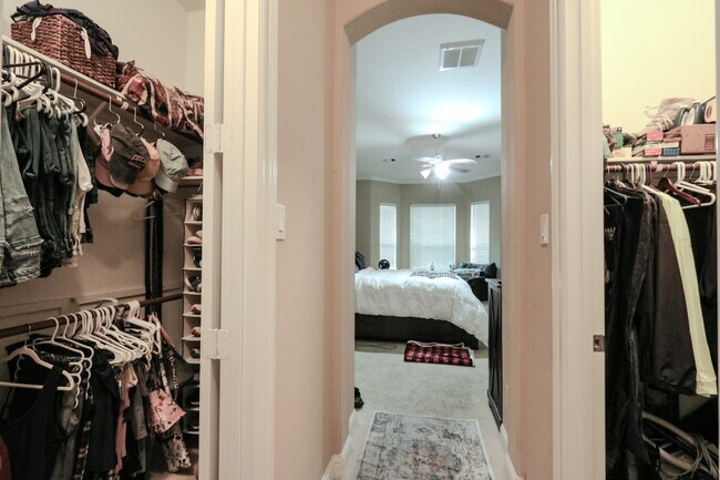 Building Photo - 6514 Monrovia Ln