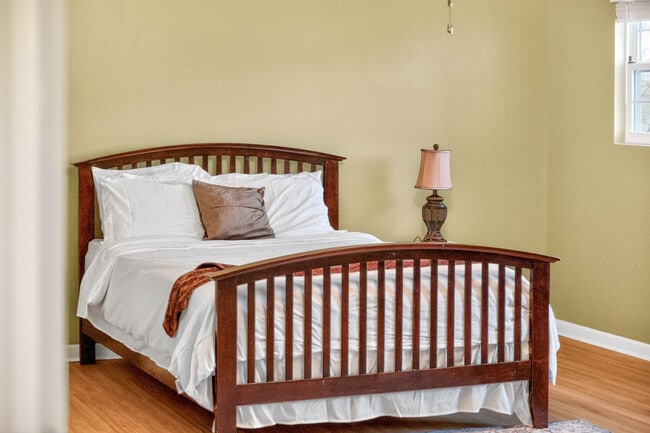 Building Photo - 1961 Creek Bank Dr