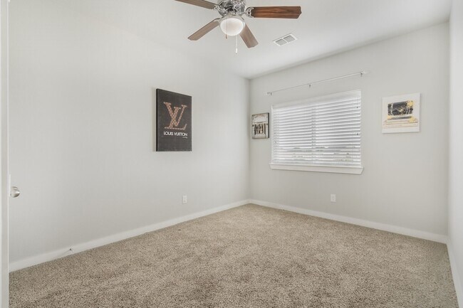 Building Photo - 5871 Rivendell Dr