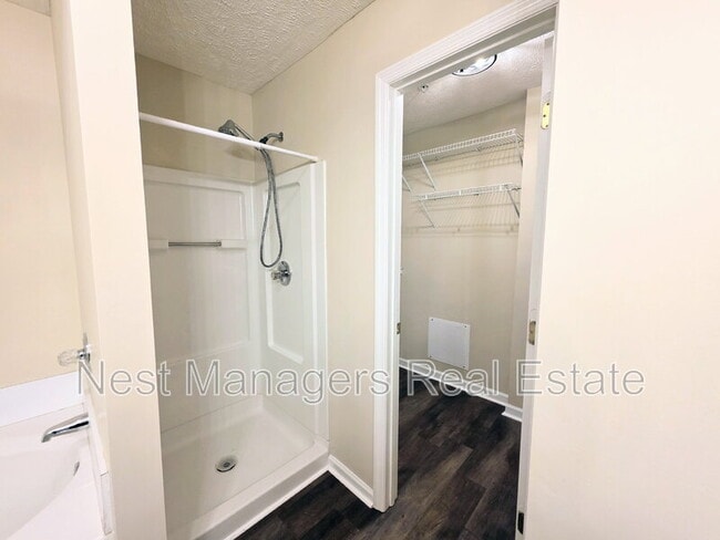 Building Photo - 302 Bubble Creek Ct