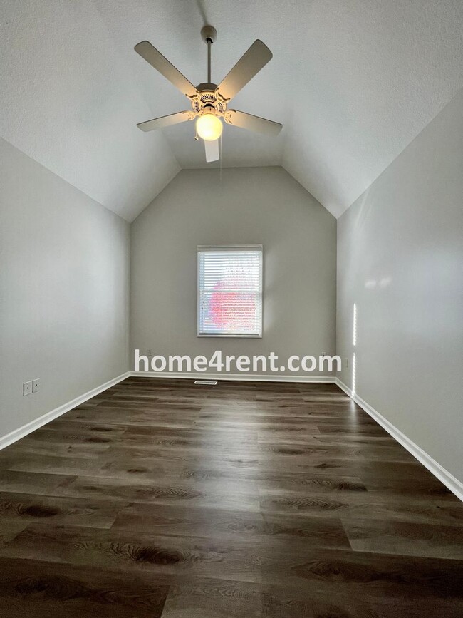 Building Photo - Beautiful Overland Park w/ Wood Floors Thr...