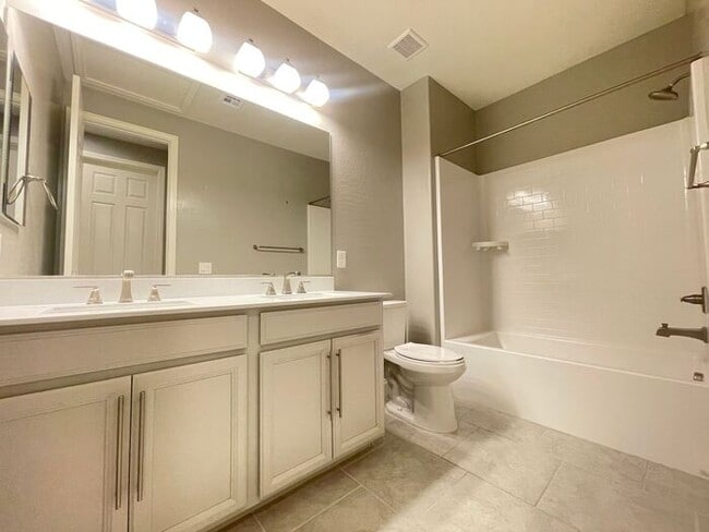 Building Photo - To schedule a viewing, call Wally Fellman ...