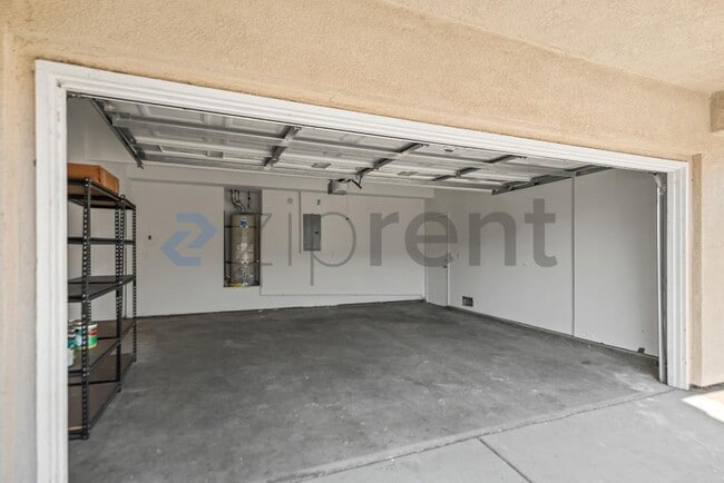 Building Photo - 709 Buriat St