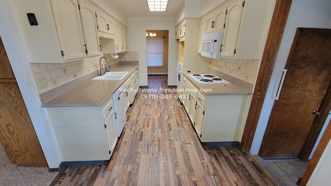 Building Photo - Established 3 bedroom 2 bath home