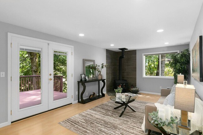 Building Photo - 3 Bedroom Sammamish Rambler in Quiet Cul d...