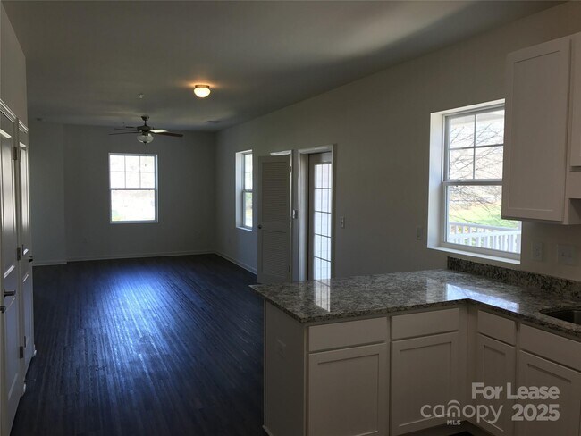 Building Photo - 17905 Delmas Dr