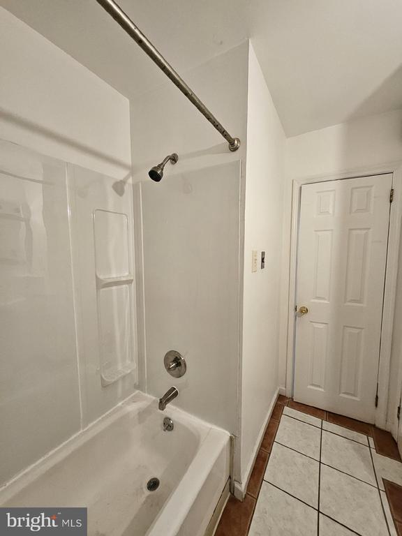 Building Photo - 185 Edge Ave