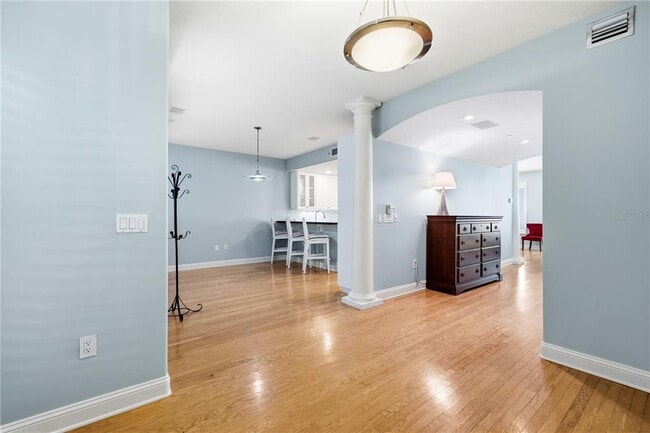 Building Photo - 515 5th Ave NE